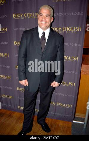 Tito Ortiz partecipa al party post-combattimento di Ricky Hatton al Body English. Il coraggioso Brit Hatton ha ceduto il suo record inatteso all'American Floyd Mayweather dopo una sosta di 10th round nell'attesissimo combattimento, quando Mayweather lo ha messo a terra con un gancio sinistro punitivo. I rapporti sono che, anche con la sconfitta, Hatton non è pronto a gettare nel tovagliolo. Lui dice 'Knock me giù, ma io continuo a tornare. Ricky Hatton non è finito." Aggiungendo "il mio orgoglio è ferito più dei punzoni ferito." Las Vegas, Nevada. 12/8/07. Foto Stock