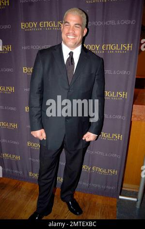 Tito Ortiz partecipa al party post-combattimento di Ricky Hatton al Body English. Il coraggioso Brit Hatton ha ceduto il suo record inatteso all'American Floyd Mayweather dopo una sosta di 10th round nell'attesissimo combattimento, quando Mayweather lo ha messo a terra con un gancio sinistro punitivo. I rapporti sono che, anche con la sconfitta, Hatton non è pronto a gettare nel tovagliolo. Lui dice 'Knock me giù, ma io continuo a tornare. Ricky Hatton non è finito." Aggiungendo "il mio orgoglio è ferito più dei punzoni ferito." Las Vegas, Nevada. 12/8/07. Foto Stock