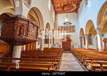 ASCONA, SVIZZERA - 28 MARZO 2022: La Chiesa di San Pietro e San Paolo vanta splendide sculture in legno e affreschi medievali, il 28 marzo ad Ascona Foto Stock