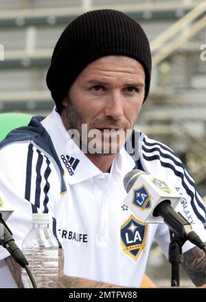 La Galaxy allenatore principale Bruce Arena con i giocatori Robbie Keane, Landon Donovan e David Beckham in una conferenza stampa per Keane che si unisce alla squadra di calcio LA Galaxy presso l'Home Depot Center. Carson, California. 19th agosto 2011. . Foto Stock