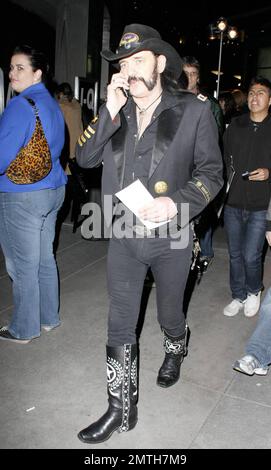 Lemmy arriva alla prima "The Runaways" a Los Angeles, California. 3/11/10. . Foto Stock