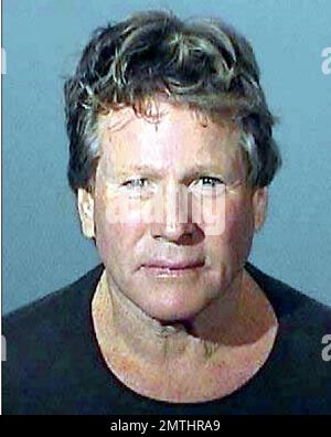 Foto di prenotazione di Ryan o'Neal a Malbiu, CA. Dopo il suo arresto per aver assalito il figlio, Griffin o'Neal, nelle prime ore di sabato, 3 febbraio 2007. Ryan viene accusato di assalto con un'arma mortale e di scarico negligente di un'arma da fuoco. Fu rilasciato con un titolo di $$50.000. Padre e figlio avevano cenato con un gruppo di amici e parenti per celebrare il 60th° compleanno di Farah Fawcett e il fatto che era priva di cancro dopo quattro mesi di trattamento. Dopo aver fatto ritorno a casa alla casa sulla spiaggia di Ryan a Malibu, scoppiò un'altercation. In una dichiarazione, l'attore di 65 anni ha detto Foto Stock