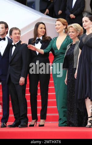 Gaspard Ulliel, Bertrand Bonello, ministro francese della Cultura Aurelie Filippetti e Lea Seydoux alla prima serata di gala “Saint-Laurent” tenutasi al Palais des Festivals durante il 67th° Festival annuale del cinema di Cannes a Cannes. 17th maggio 2014. Foto Stock