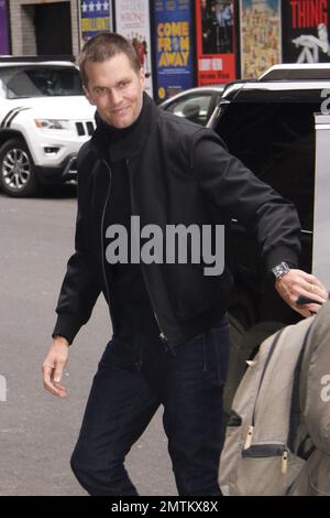 **FOTO DEL FILE** Tom Brady annuncia la pensione. NEW YORK, NY - 12 MARZO: Tom Brady arriva al Late Show con Stephen Colbert il 12 marzo 2018 a New York City. Credito: Diego Corredor/MediaPunch Foto Stock