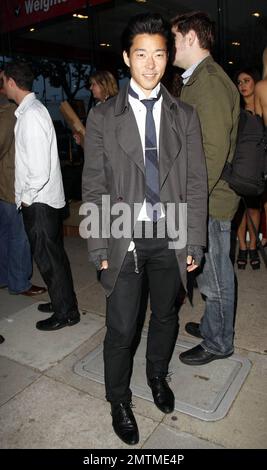 Aaron Yoo alla prima di 'She Wants Me' alla Laemmle's Music Hall di Los Angeles, CA. 5th aprile 2012. Foto Stock