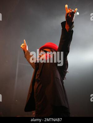 Benji Webbe, Mikey Demus, Daniel Pugsley e Arya Goggin si esibiscono dal vivo al Forum Kentish Town durante il tour del Regno Unito. Skindred ha appena pubblicato il nuovo album "Union Black" e si esibirà al Download Festival nel giugno 2011. Londra, Regno Unito. 05/07/11. Foto Stock