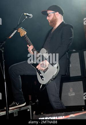 Benji Webbe, Mikey Demus, Daniel Pugsley e Arya Goggin si esibiscono dal vivo al Forum Kentish Town durante il tour del Regno Unito. Skindred ha appena pubblicato il nuovo album "Union Black" e si esibirà al Download Festival nel giugno 2011. Londra, Regno Unito. 05/07/11. Foto Stock