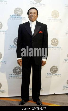 Smokey Robinson si esibisce al Diamond Ball & Private Concert a beneficio della Miami Children's Hospital Foundation presso l'American Airlines Arena di Miami, Florida. 10/4/08. Foto Stock