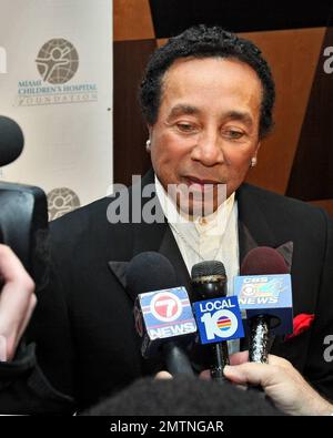 Smokey Robinson si esibisce al Diamond Ball & Private Concert a beneficio della Miami Children's Hospital Foundation presso l'American Airlines Arena di Miami, Florida. 10/4/08. Foto Stock