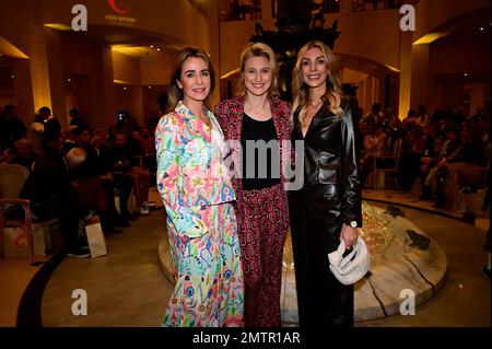 Bettina Cramer, Britta Heidemann und Annika Gassner bei der Anja Gockel Fashion Show 'sense' auf der Berlin Fashion Week Autunno/Inverno 2023 im Foto Stock