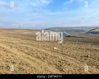 Gilles Bader / le Pictorium - il corridoio Latchine - 31/1/2023 - Armenia / Latchin / Latchin - il corridoio Latchine, l'unica strada che collega l'Armenia al Nagorno-Karabakh, è tagliato fuori, lasciando il Nagorno-Karabakh completamente senza sbocco sul mare e senza rifornimenti... Foto Stock