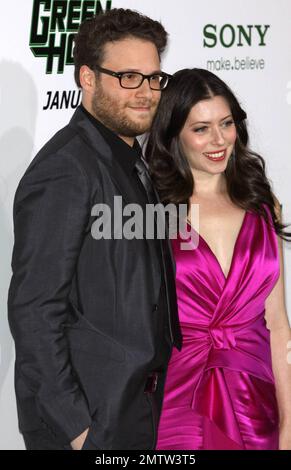 Executive Producer/Writer/Actor Seth Rogen e Lauren Miller alla prima di Los Angeles del "The Green Hornet" al Grauman's Chinese Theatre di Hollywood, California. 1/10/11. Foto Stock