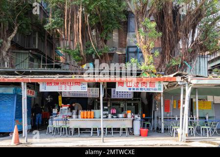 Taipei, DEC 17 2022 - Vista mattutina del tradizionale mercato Nanojichang Foto Stock