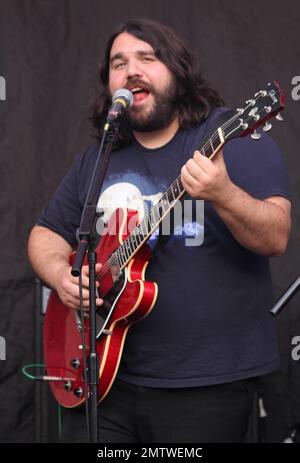 La band indie rock britannica The Magic Numbers si esibisce dal vivo sul palco durante l'ultimo giorno del Big Chill Festival 2010 che si tiene presso l'Eastnor Castle Deer Park vicino a Ledbury. Herefordshire, Regno Unito. 08/08/10. Foto Stock