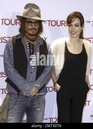SPAGNA OUT - Johnny Depp e Angelina Jolie alla fotocellula per 'il turista' al Villamagna Hotel a Madrid, Spagna. 12/16/10. Foto Stock