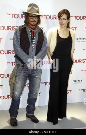 SPAGNA OUT - Johnny Depp e Angelina Jolie alla fotocellula per 'il turista' al Villamagna Hotel a Madrid, Spagna. 12/16/10. Foto Stock