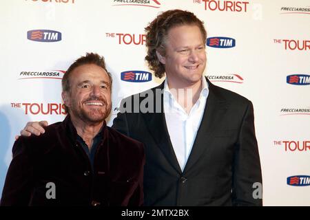 Christian De Sica e Florian Henckel von Donnersmarck alla prima di 'The Tourist' a Roma. 12/15/10. Foto Stock