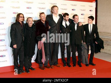Johnny Depp, Christian De Sica e Florian Henckel von Donnersmarck con cast alla prima di 'The Tourist' a Roma. 12/15/10. Foto Stock