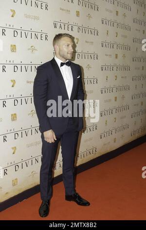 Russell Crowe, Olga Kurylenko e Jai Courtney alla prima mondiale di 'The Water Diviner' a Sydney, Australia. 2nd dicembre 2014. Foto Stock