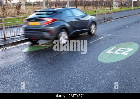 Il Glasgow City Council introduce una zona LEZ a basse emissioni che entra in vigore il 1st giugno 2023 Foto Stock