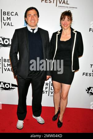 Russell alla serata di apertura del Tribeca Film Festival, la prima mondiale di Cameron Crowe 'The Union' con le leggende musicali Elton John e Leon Russell. New York, NY. 4/20/11. Foto Stock