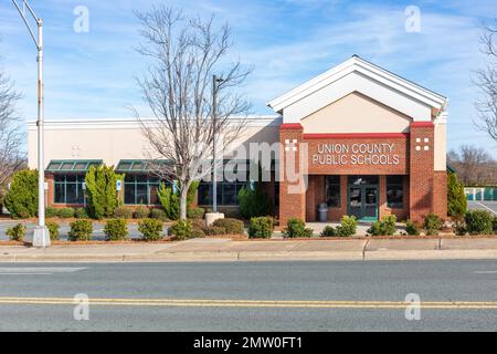 MONROE, NC, USA-28 GENNAIO 2023: Edificio amministrativo delle scuole pubbliche della contea di Union. Foto Stock