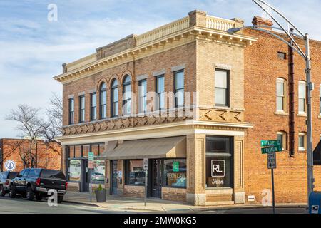 MONROE, NC, USA-28 GEN 2023: Edificio storico all'angolo tra Franklin Street e Beasley Street. Studio legale Rech. Foto Stock