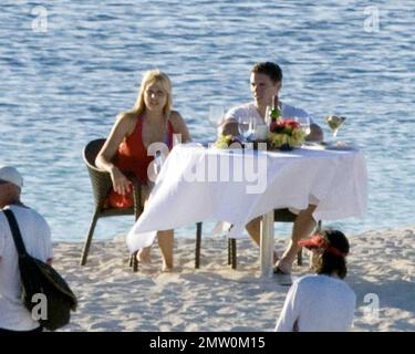 ESCLUSIVO!! I membri del cast sparano una scena per 'Ugly Betty' sul posto all'Atlantis Resort and Casino. L'episodio, secondo quanto riferito, è stato messo in onda a novembre e ruoterà intorno a un'inquadratura 'Mode'. Paradise Island, Bahamas. 10/7/09. Foto Stock