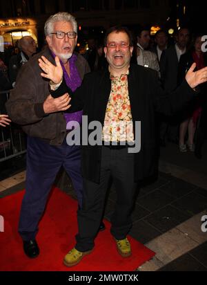 Rolf Harris e Timmy Mallet alla serata stampa "gli ombrelli di Cherbourg" al Gielgud Theatre di Londra, Regno Unito. 3/22/11. Foto Stock