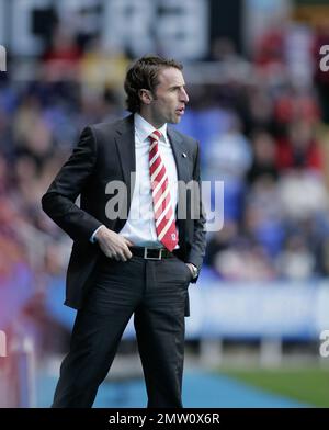 Gareth Southgate che gestisce Middlesbrough alla Reading FC dal touchline 2nd dicembre 2007. Questa immagine è legata da restrizioni Dataco su come può essere utilizzata. SOLO USO EDITORIALE non utilizzare con audio, video, dati, liste di eventi, logo di club/campionati o servizi “live” non autorizzati. L'uso in-match online è limitato a 120 immagini, senza emulazione video. Nessun utilizzo in scommesse, giochi o single club/League/player p Foto Stock