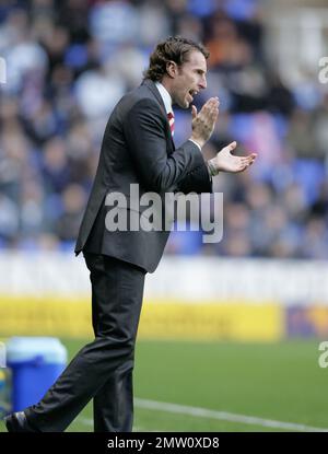 Gareth Southgate che gestisce Middlesbrough alla Reading FC dal touchline 2nd dicembre 2007. Questa immagine è legata da restrizioni Dataco su come può essere utilizzata. SOLO USO EDITORIALE non utilizzare con audio, video, dati, liste di eventi, logo di club/campionati o servizi “live” non autorizzati. L'uso in-match online è limitato a 120 immagini, senza emulazione video. Nessun utilizzo in scommesse, giochi o single club/League/player p Foto Stock