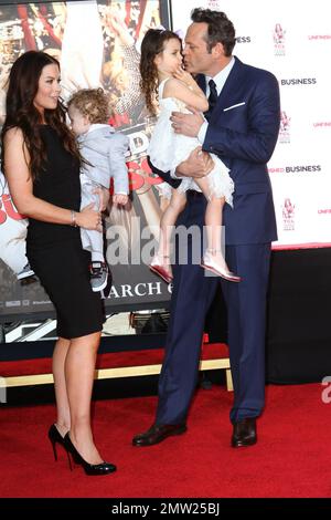 Vince Vaugh, moglie Kyla Weber, figlia Locklyn Vaughn e figlio Vernon Vaugh alla sua Star Ceremony sulla Hollywood Walk of Fame. Los Angeles, California. 4th marzo 2015. Foto Stock