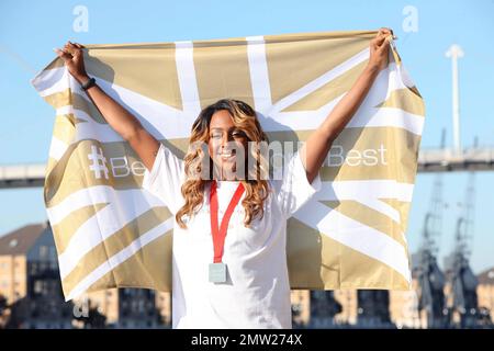 Alexandra Burke al Virgin Active London Triathlon all'XL Centre. Londra, Regno Unito. 22nd settembre 2012. Foto Stock