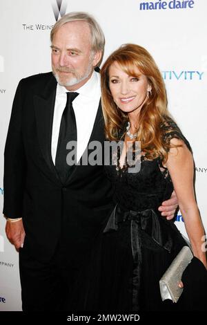 James Keach e Jane Seymour posano per fotografi al Golden Globe After Party 2011 della Weinstein Company e della Relativity Media in seguito ai Golden Globe Awards 68th che si tengono all'hotel Beverly Hilton. Los Angeles, California. 01/16/11. Foto Stock