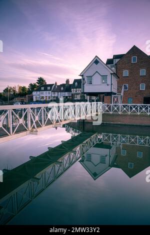 Abbey Mill e Weir, Tewkesbury all'alba Foto Stock