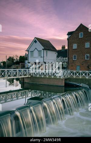 Abbey Mill e Weir, Tewkesbury all'alba Foto Stock