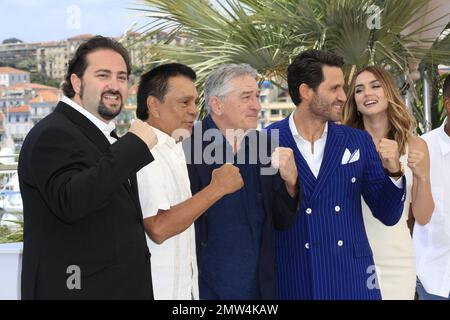 Ana de Armas, Edgar Ramirez e Robert De Niro alla fotocellula "mani di pietra", tenutasi al Palais des Festivals et des Congrès di Cannes nel corso del Festival Internazionale del Film di Cannes 69th a Cannes, Francia. 16th maggio, 2016. Foto Stock