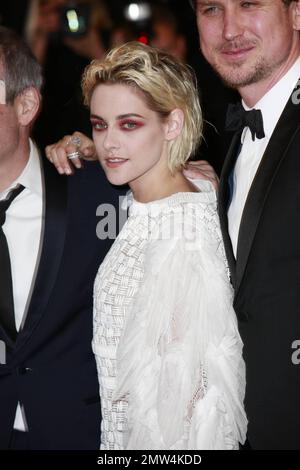 Kristen Stewart alla prima edizione del 'Personal Shopper' tenutasi al Palais des Festivals et des Congrès di Cannes nel corso del Festival Internazionale del Cinema di Cannes 69th a Cannes, Francia. 19th maggio, 2016. Foto Stock