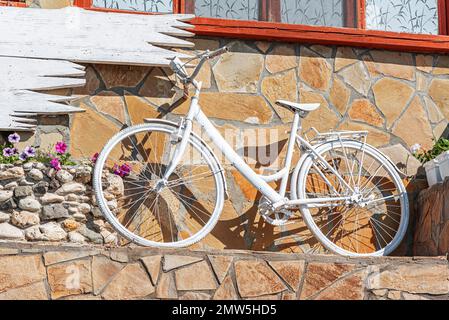 Giardino fiorito in bicicletta. Foto Stock