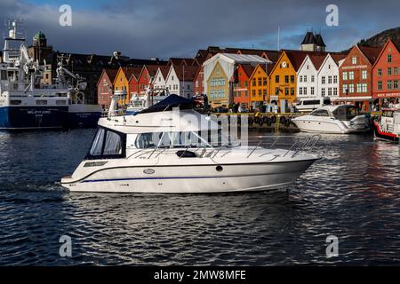 Imbarcazioni da diporto, My Sophie nel porto interno di Bergen, Norvegia Foto Stock