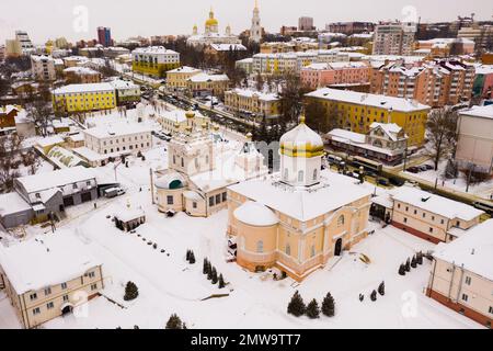 Vista aerea invernale del Monastero della Santissima Trinità nella città di Penza, Russia Foto Stock