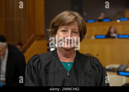 New York, New York, Stati Uniti. 3rd Mar, 2023. (NUOVO) processo internazionale sui diritti umani. 31 gennaio 2023, New York, New York, USA: L'onorevole giudice Silvia Fernandez de Gurmendi, presidente del Tribunale penale internazionale (Ret.), partecipa a un evento speciale processo internazionale sui diritti umani in occasione della Giornata internazionale della commemorazione delle vittime dell'Olocausto (27 gennaio) Alla sede centrale delle Nazioni Unite di New York il 31 gennaio 2023 a New York City. I partecipanti, studenti di diversi paesi, interrogano le azioni e le responsabilità di Ernst Foto Stock