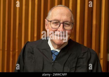 New York, New York, Stati Uniti. 3rd Mar, 2023. (NUOVO) processo internazionale sui diritti umani. 31 gennaio 2023, New York, New York, USA: L'onorevole Judge Elyakim Rubinstein, ex Vice Presidente della Corte Suprema israeliana, partecipa a un evento speciale processo internazionale sui diritti umani in occasione della Giornata internazionale della commemorazione delle vittime dell'Olocausto (27 gennaio) Alla sede centrale delle Nazioni Unite di New York il 31 gennaio 2023 a New York City. I partecipanti, studenti di diversi paesi, interrogano le azioni e le responsabilità di Ernst R din, il Foto Stock