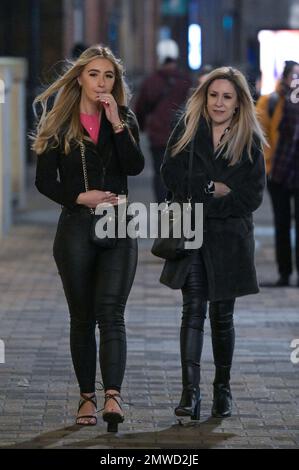 Birmingham, 1 febbraio 2023 - Revellers ha detto addio a Dry January e ciao a Free-for-All febbraio mentre si godevano una serata di festa il mercoledì sera su Broad Street a Birmingham. Credito: Interrompi stampa Media/Alamy Live News Foto Stock