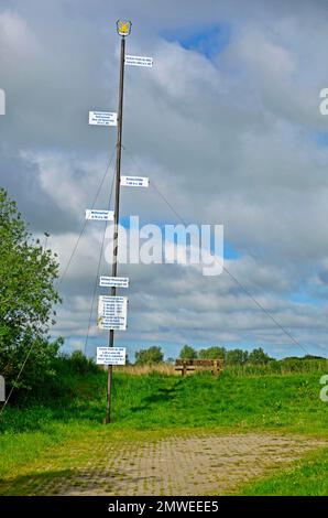 Il punto più basso della bassa Sassonia 2, 30 m sotto il livello del mare, circa 250 m di questo punto, Freepsum, Krummhoern, Frisia orientale, Germania Foto Stock