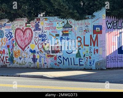 Murale su un muro all'inizio del quartiere di Flatbush lungo Church Avenue a Brooklyn New York. Foto Stock