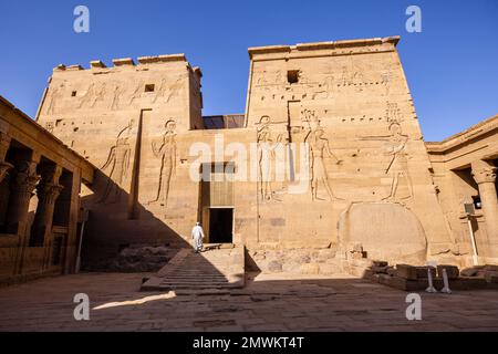 Tramonto al Tempio di Iside sull'isola di Philae, Assuan, Egitto Foto Stock