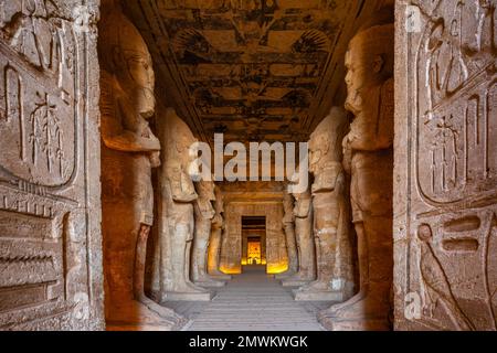 Tempio del Grande Sole di Ramesse II ad Abu Simbel, Assuan, Egitto Foto Stock