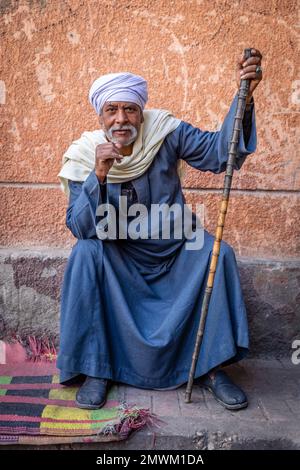 Pastore egiziano per le strade di Luxor, Egitto Foto Stock