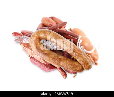 Diverse gustose salsicce su sfondo bianco, vista dall'alto. Prodotto di carne Foto Stock